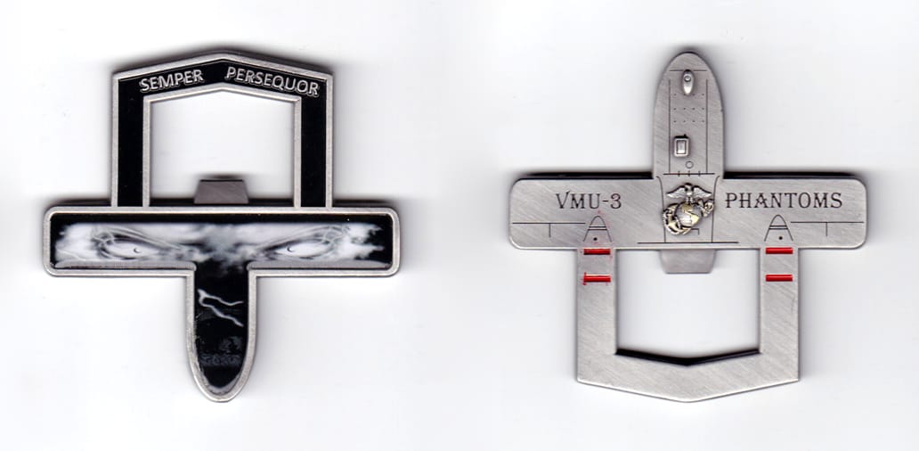 "T" shaped coin surmounted by a Tudor arch (Straight perpendicular sides topped by an A-frame peak) forning a bottle ope...